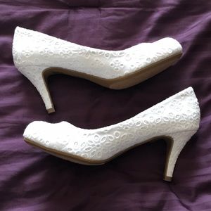 ☀️SALE☀️Kitten heel pump